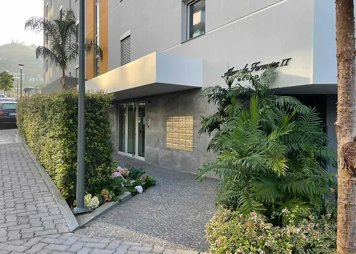 Pool View Apartament Funchal (Madeira)