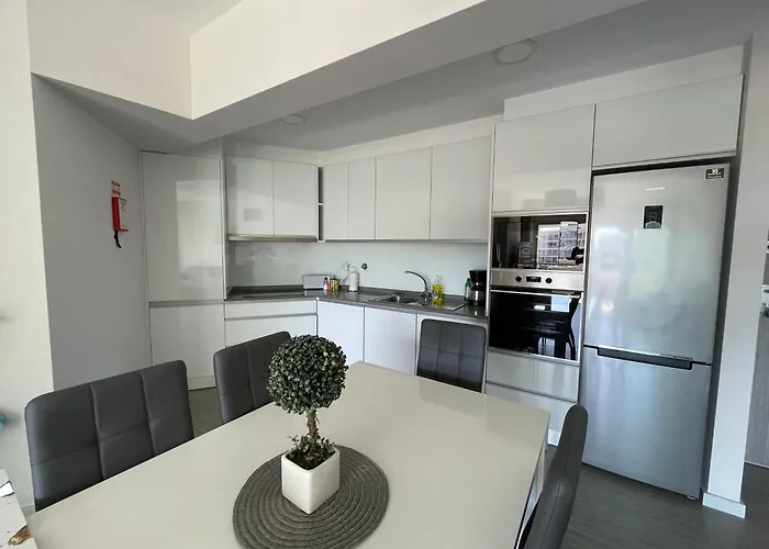 Pool View Apartament Funchal (Madeira)